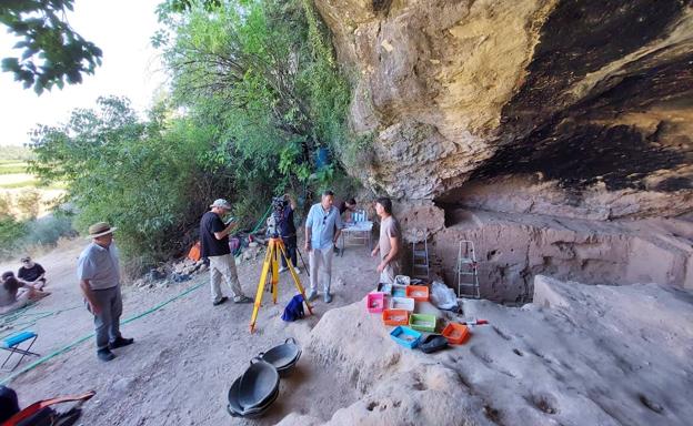 Works in the prehistoric site of the Cueva Negra de Caravaca. 