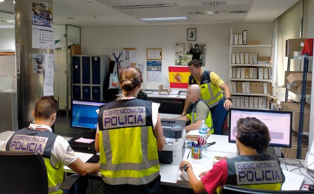 The agents in charge of the investigation to arrest the pateristas.