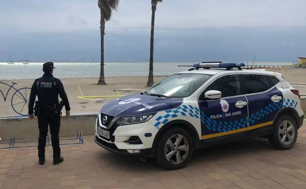 An agent of the San Javier Local Police next to one of the patrol cars. 