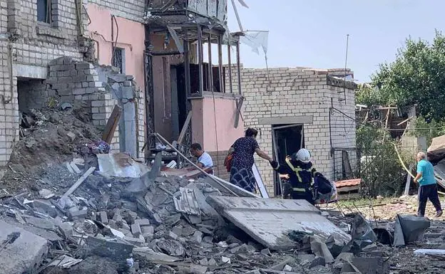 The emergency service evacuates residents from a building destroyed after a Russian bombardment in Voznesensk, Mykolaiv.