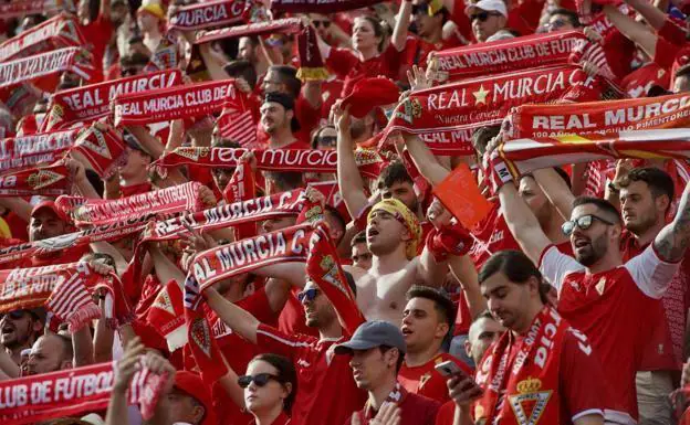 Real Murcia fans cheer on the team, in a file image.