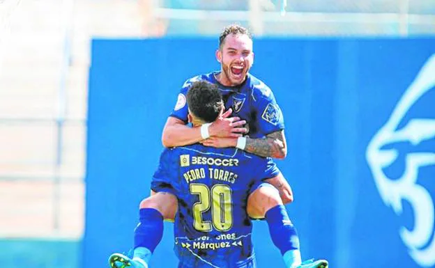 Pedro Torres and Alfredo celebrate UCAM's second goal.