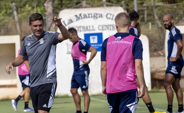 Luis Carrión gives instructions to Sweden's Isak Jansson at La Manga Club. 