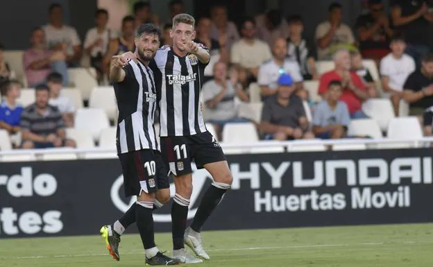 Borja Valle and Arribas celebrate the second goal.