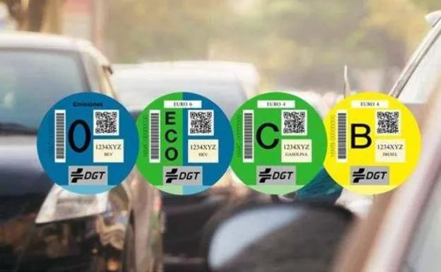 The 4 environmental labels of the DGT that classify vehicles according to their environmental impact.