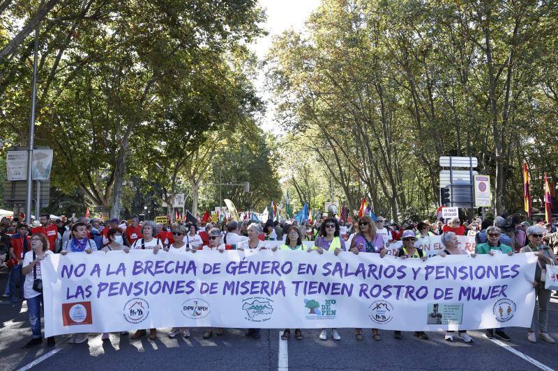 Participants in the demonstration for Dignified Pensions organized by groups of pensioners this Saturday in Madrid. 