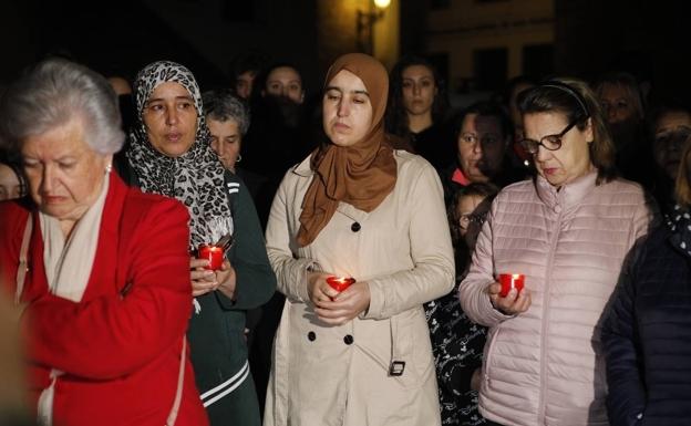 Image of the concentration that took place last Tuesday in Valencia de Alcántara in rejection of the sexist murder of Imane Saadaoui.