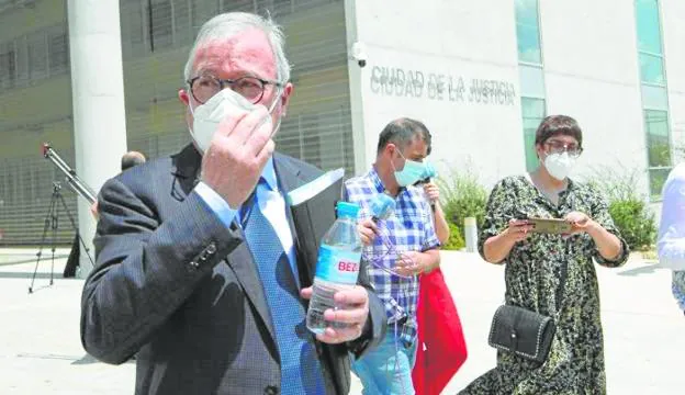 Ramón Luis Valcárcel, in June 2020, after giving a statement in the City of Justice in Murcia. 