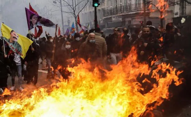 Riots after the Kurdish demonstration held on Saturday in Paris. 