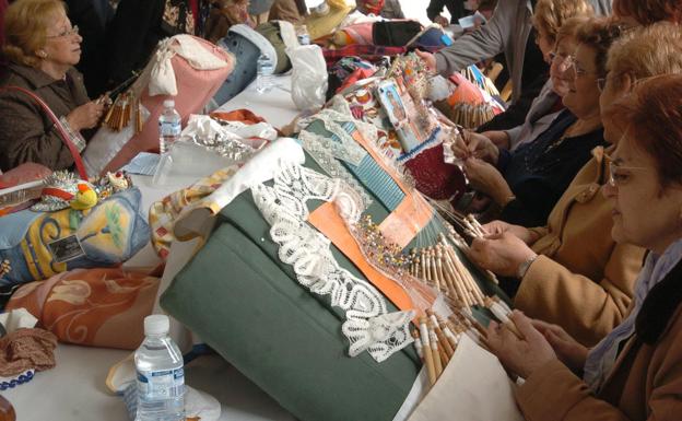 Several women make bobbin lace in Murcia in a file image.