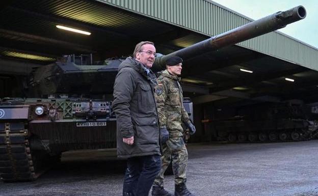 German Defense Minister Boris Pistorius during his visit this Wednesday to the Augusdort base