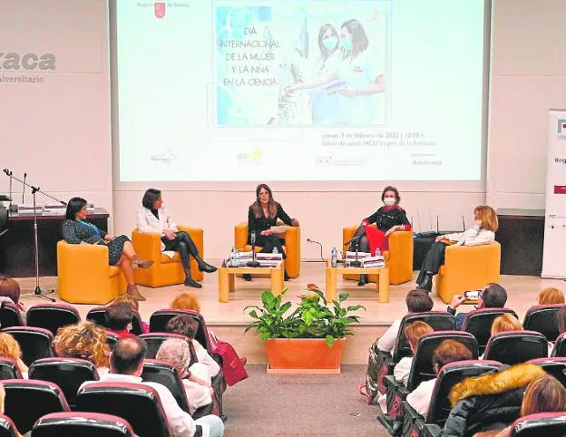 Ana Belén Pérez, Encarna Guillén, Tati García, María Trinidad Herrero and Luisa Martínez de Haro, yesterday during a round table in La Arrixaca on the occasion of the International Day of Women and Girls in Science. 