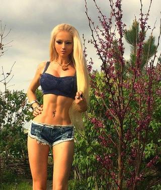 La Barbie humana quiere músculo | La Verdad